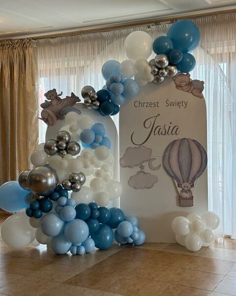 Przygotowanie dekoracji na imprezy i przyjęcia. Ścianki cekinowe, napisy okolicznościowe, cyfry urodzinowe, balony z helem personalizowane